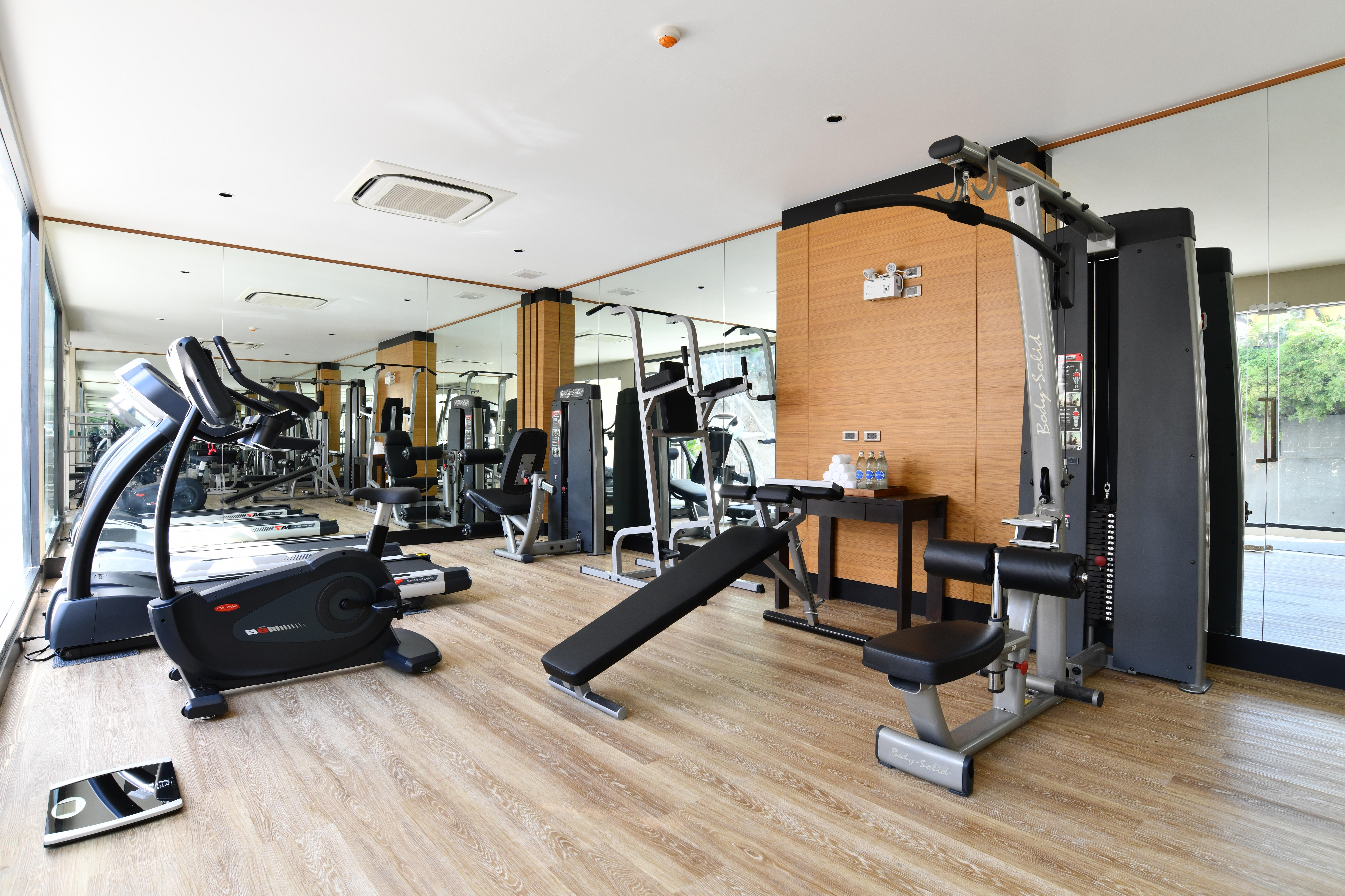 Skyview Resort Phuket Patong Beach Экстерьер фото A gym at a hotel