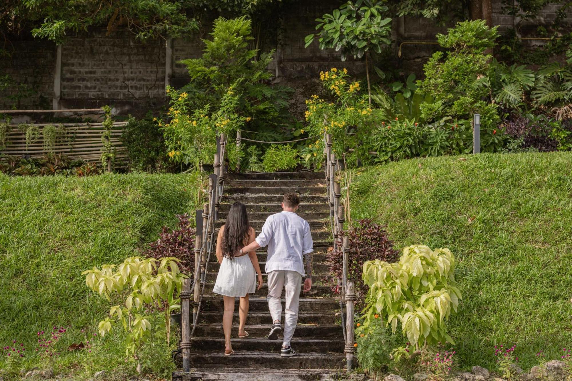 Skyview Resort Phuket Patong Beach Экстерьер фото Stairs at the entrance of the botanical garden