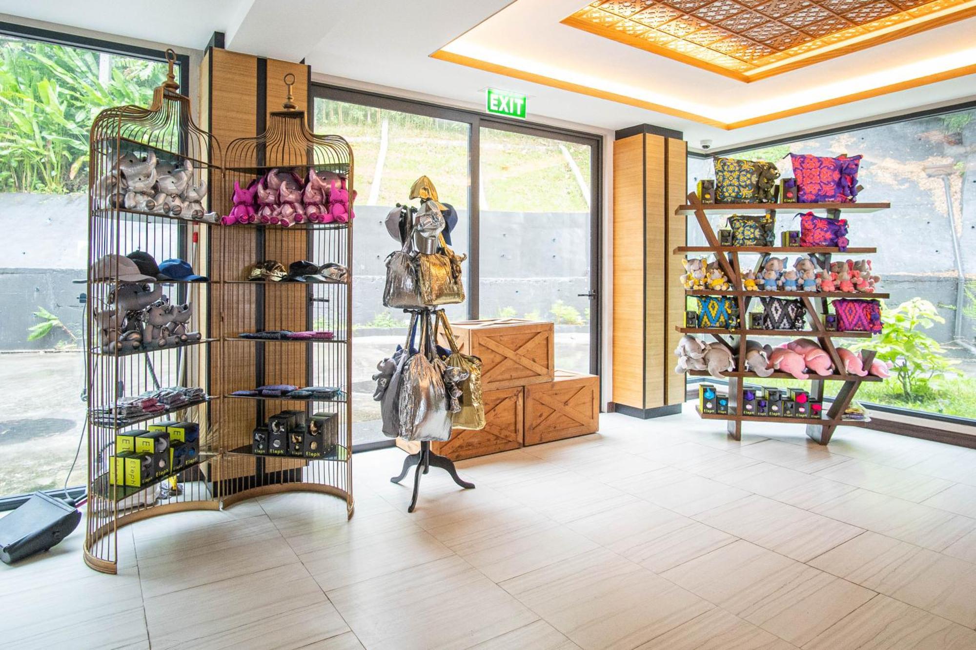 Skyview Resort Phuket Patong Beach Экстерьер фото The gift shop at the Butterfly in the City