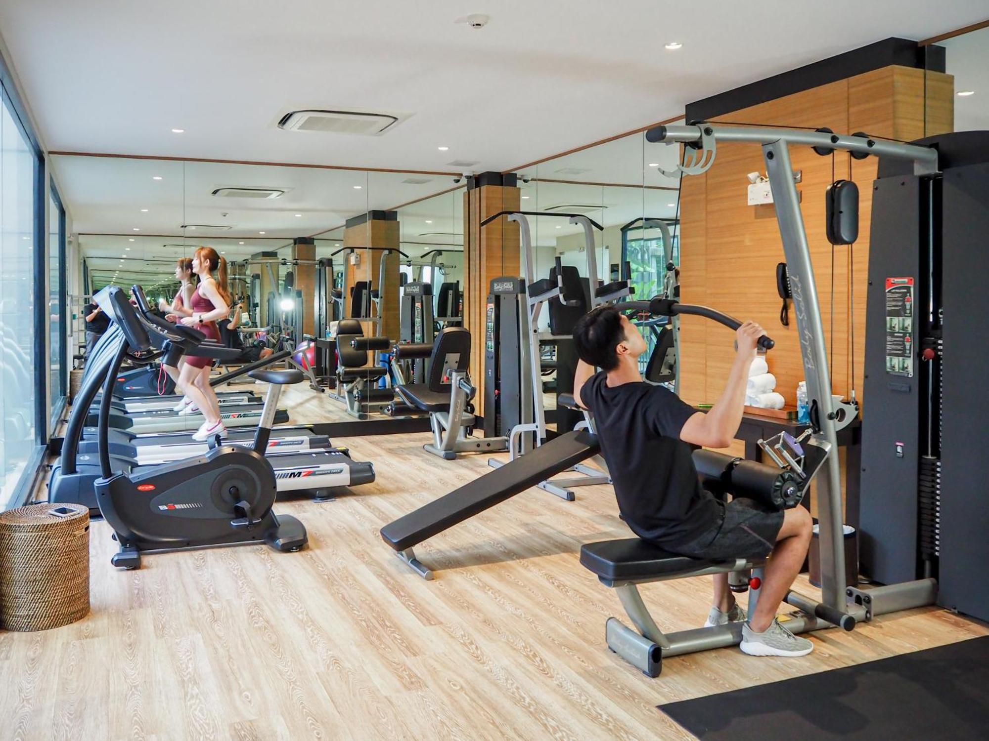 Skyview Resort Phuket Patong Beach Экстерьер фото The gym at the hotel