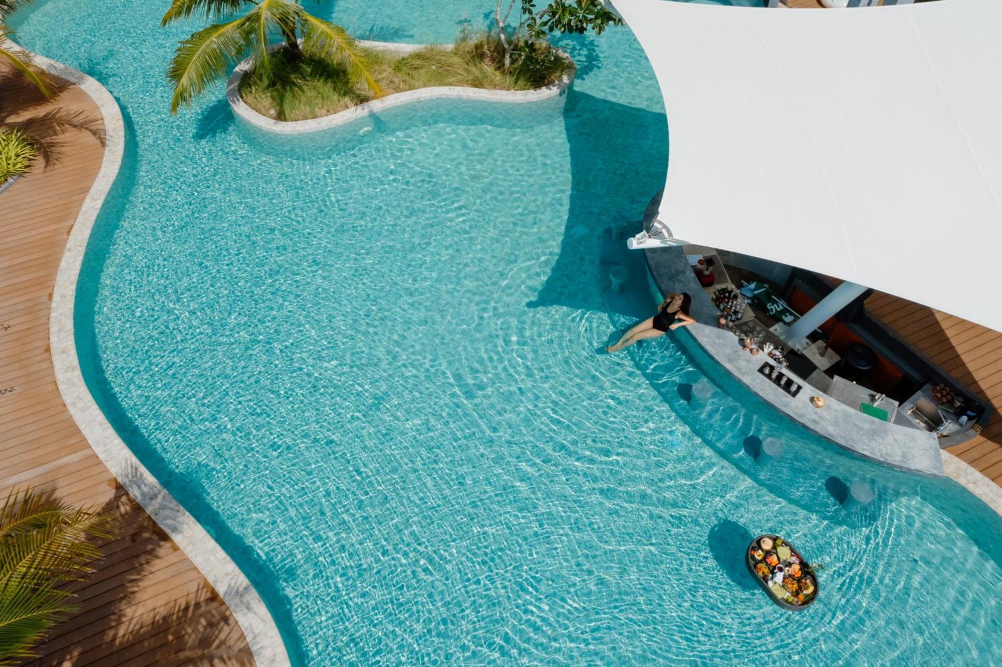 Skyview Resort Phuket Patong Beach Экстерьер фото The swimming pool at the resort